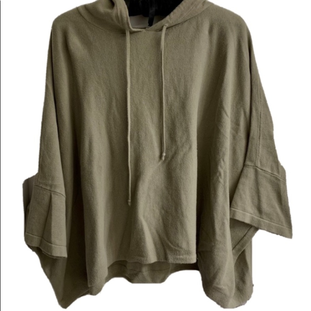 ⚡️Forever 21 Short Sleeve Bat-wing Hooded Top